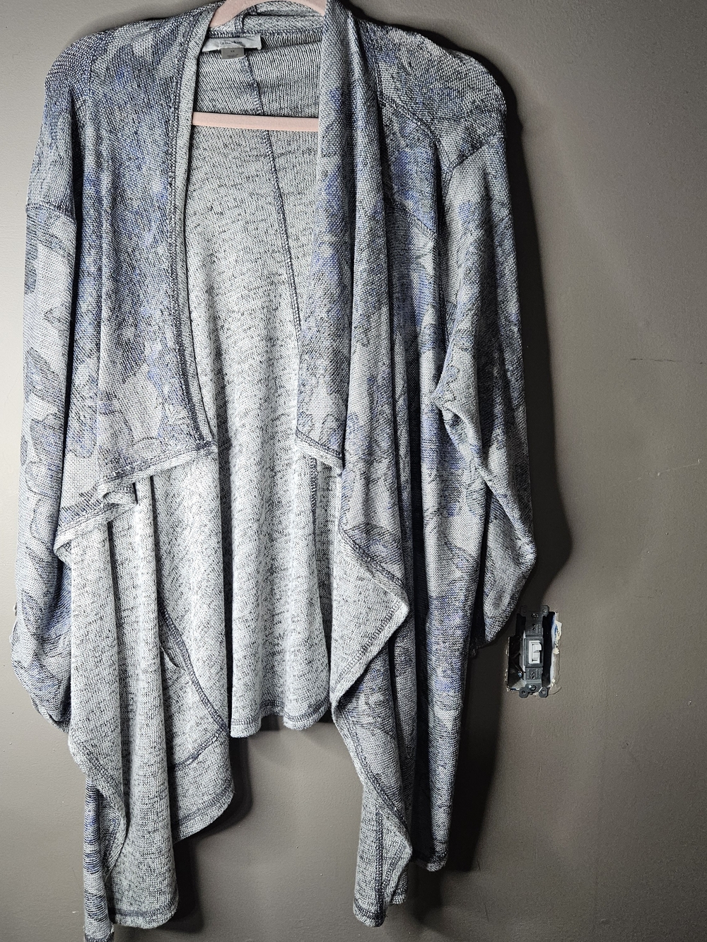 CJ Banks Light Gray & Blue Floral Open-Front Women's Cardigan Sweater Ptp 24"-32